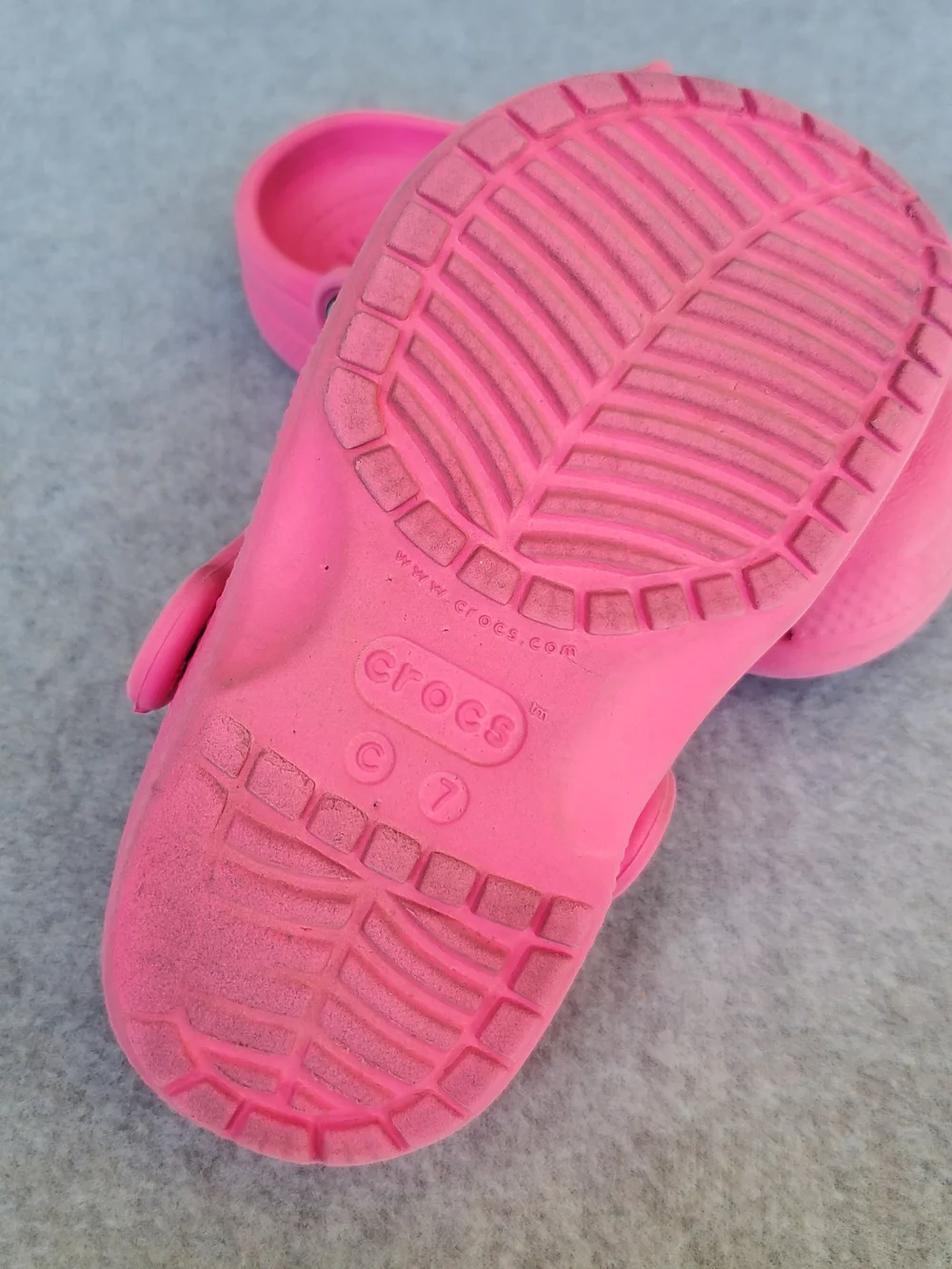 CROCS Kids Classic Clog in Bright Pink